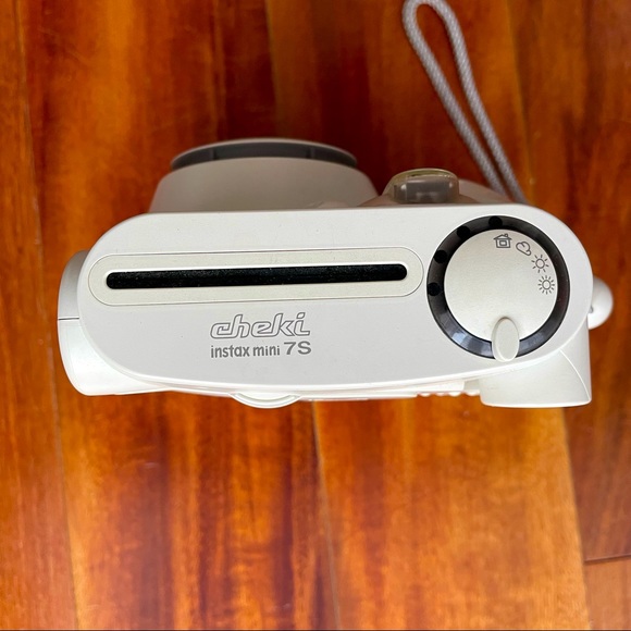 Fujifilm Instax Mini 7S (Japan) - Picture 2 of 3